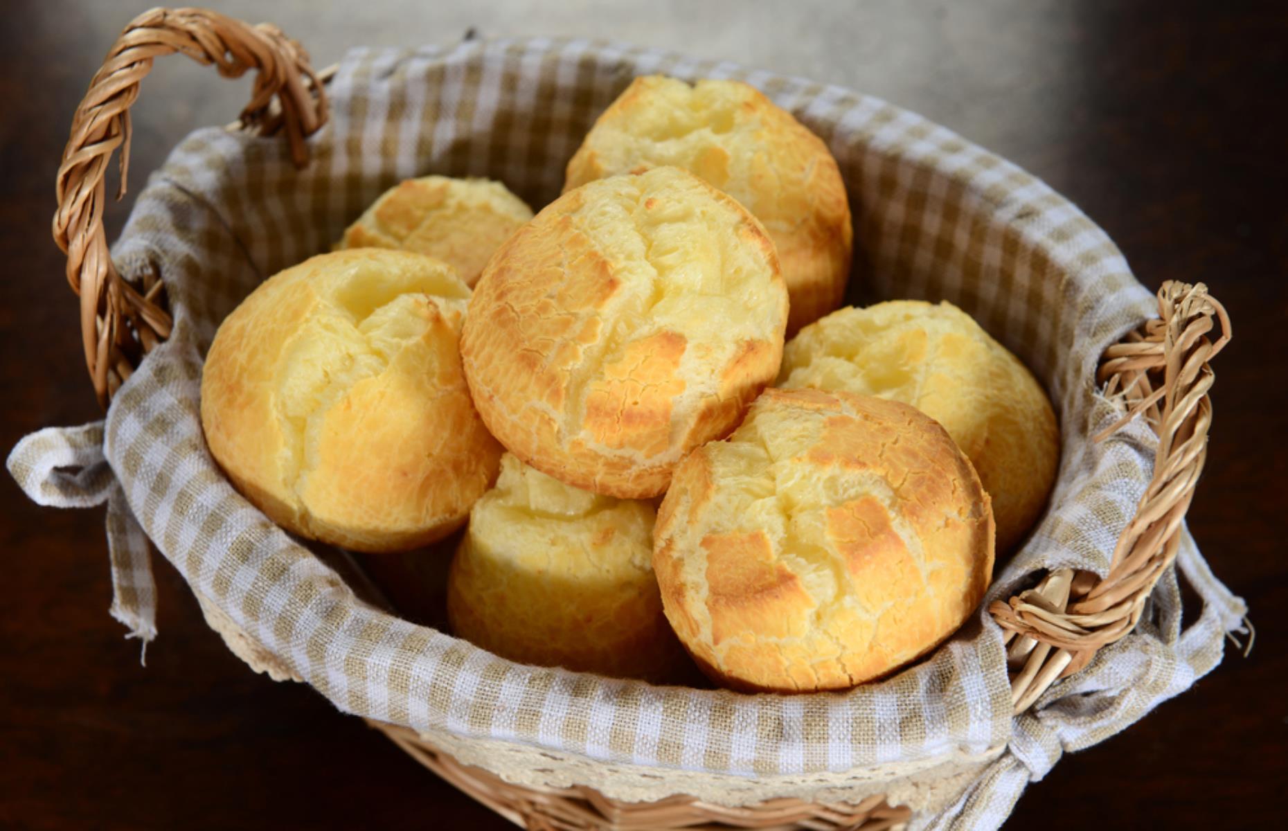 Brazil: pao de queijo